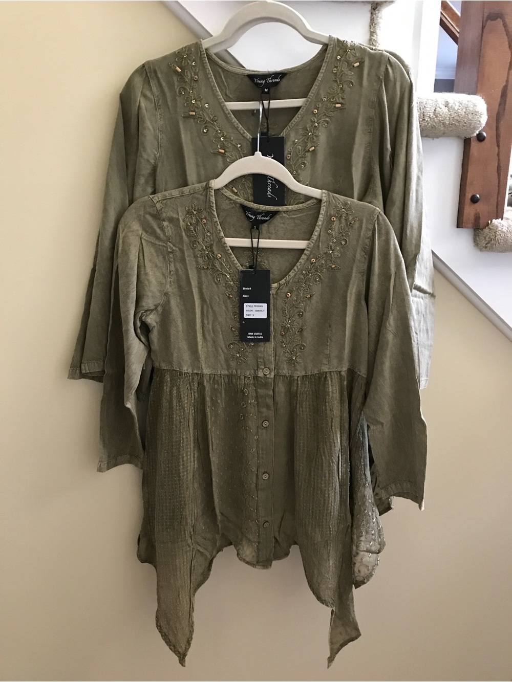 YOUNG THREADS NWT 🎉Top Olive Light Dark Embroidered Sm md xl ptp 18-20